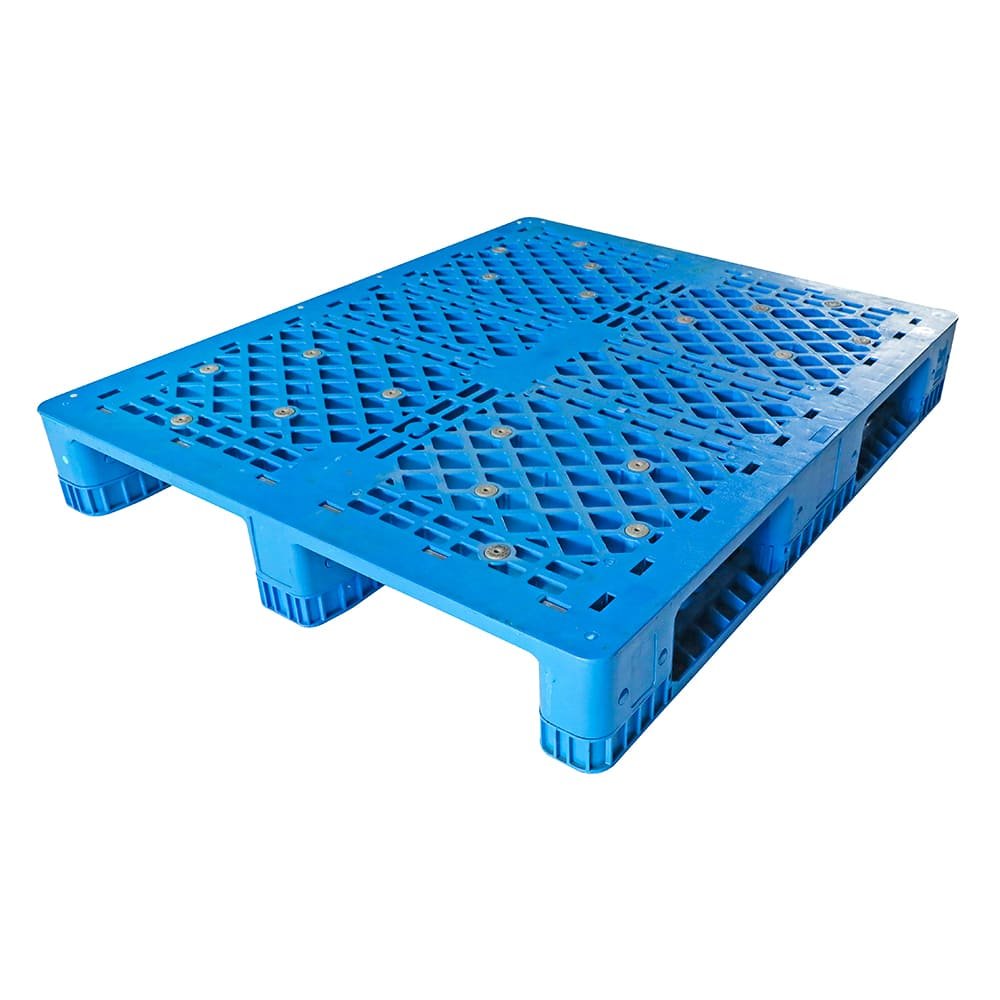 A blue stackable 3 skids grid plastic pallet, showcasing its grid - pattern surface and 3 skid base for stacking.