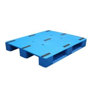 3 skids rackable stackable plastic pallet with anti - slip pads on the surface, highlighting its design for industrial use.