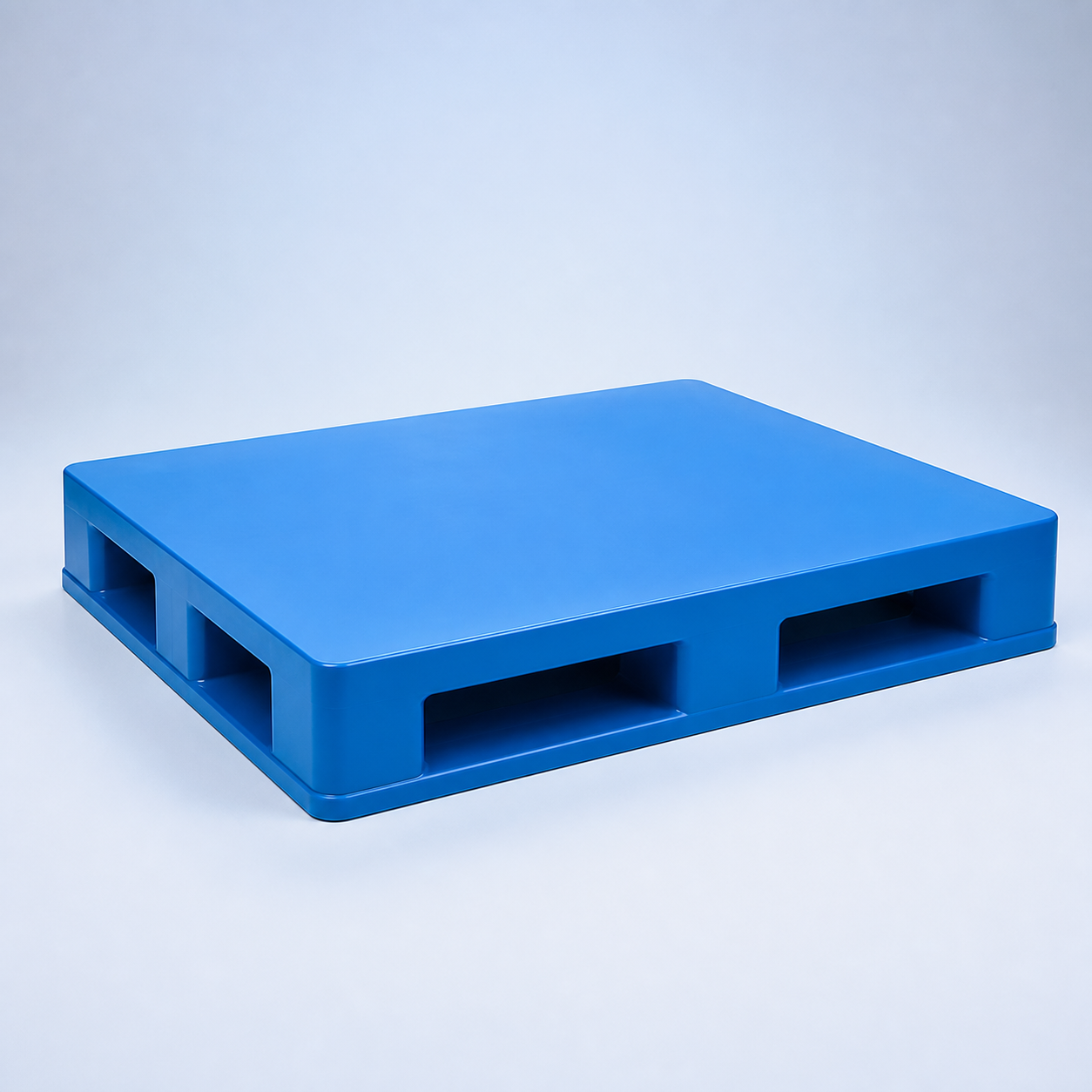 White virgin resin closed-deck hygienic plastic pallet