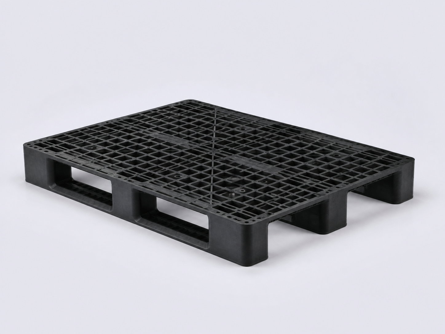 Black three-runner stackable plastic pallet for export shipping