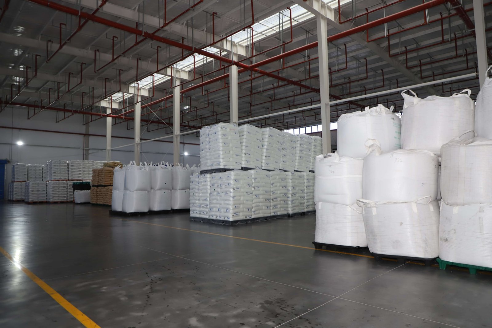 Plastic pallet material and configuration control