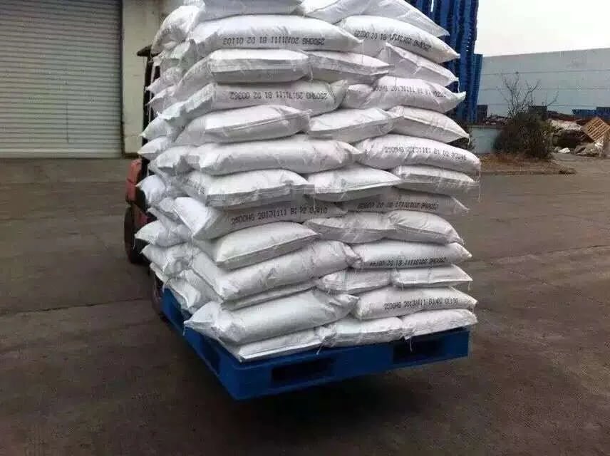 Blue reusable plastic pallet carrying bagged goods for internal turnover